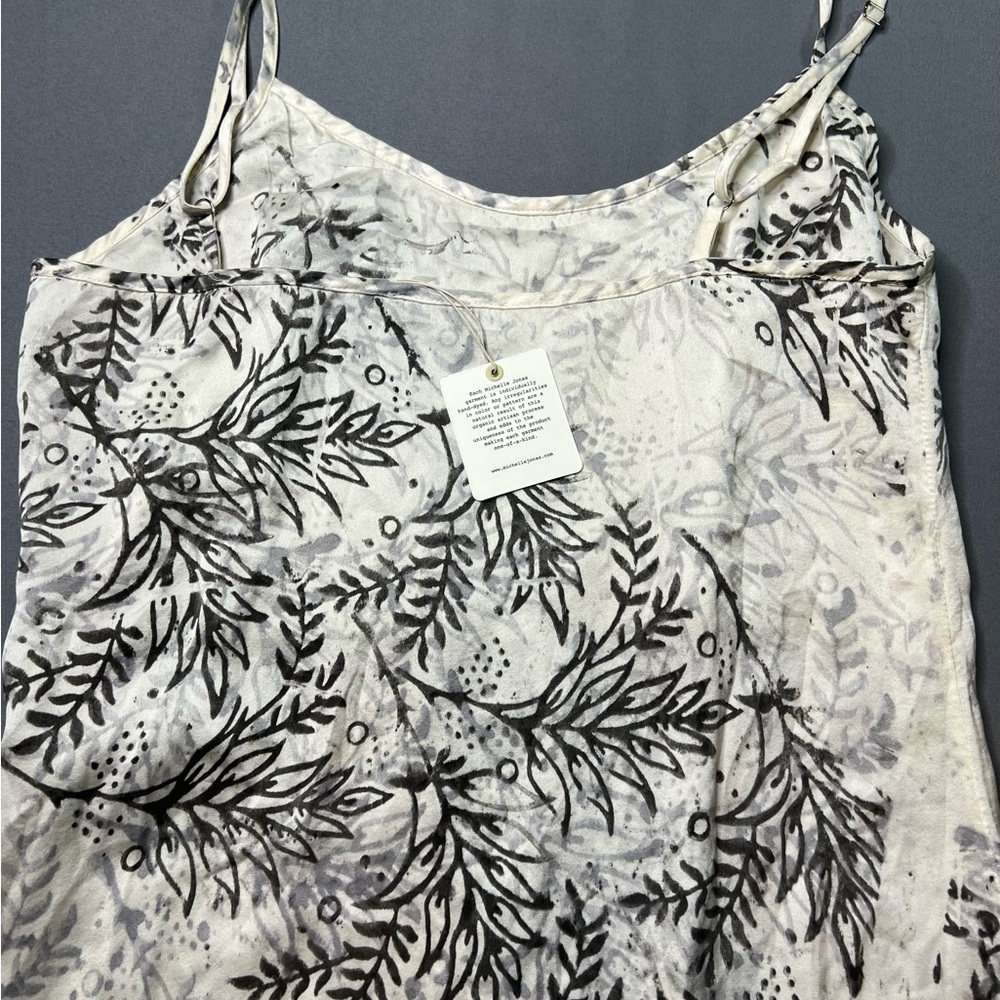 Michelle Jonas Gray and White Silk Midi Length Dress NWT - Picture 7 of 9